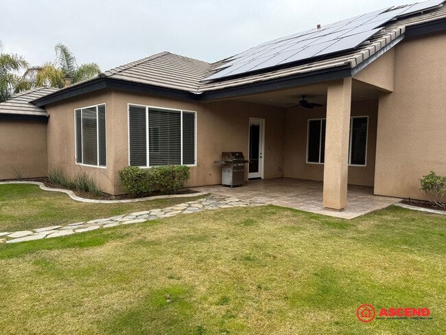 Building Photo - Stunning 4 bedroom + office in Seven Oaks!