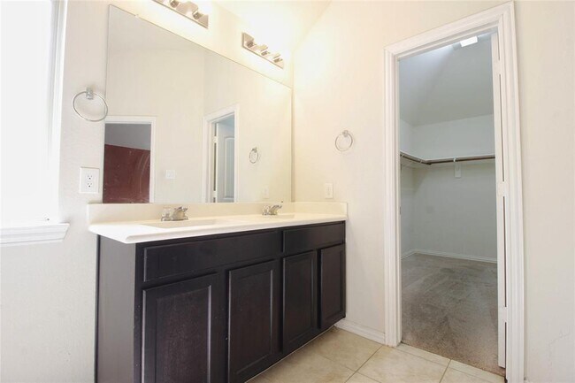 Building Photo - 16519 Regal Exeter Dr