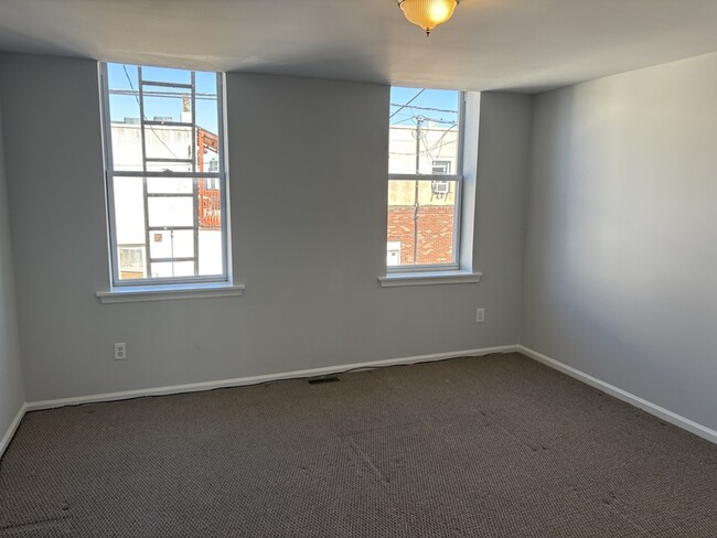 Building Photo - 1136 Mifflin St