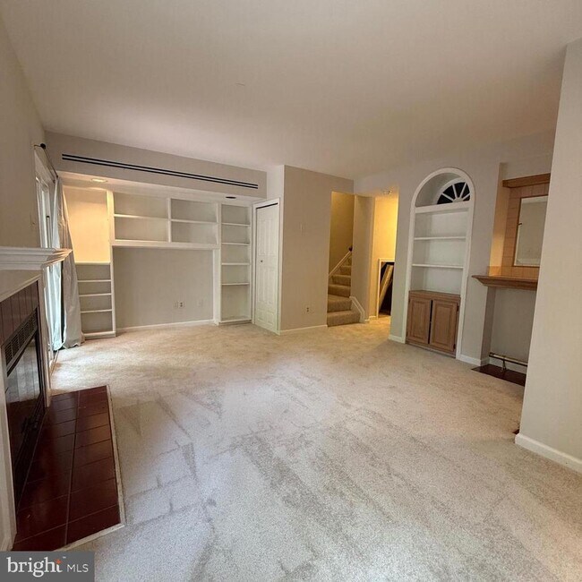 Building Photo - 8442 Springfield Oaks Dr