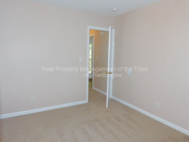 Building Photo - 909 Beaumont Ave