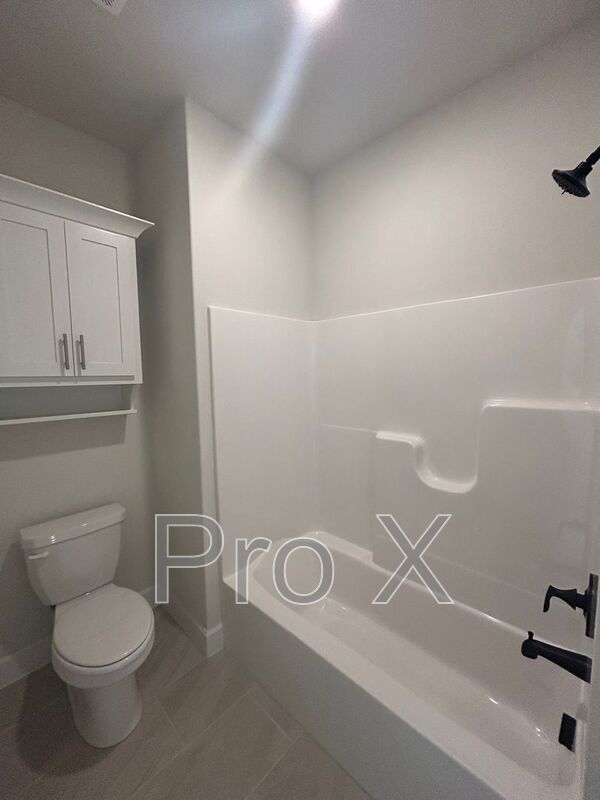 Building Photo - 2401 Salmon St