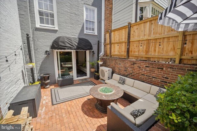 Building Photo - 428 Wolfe St