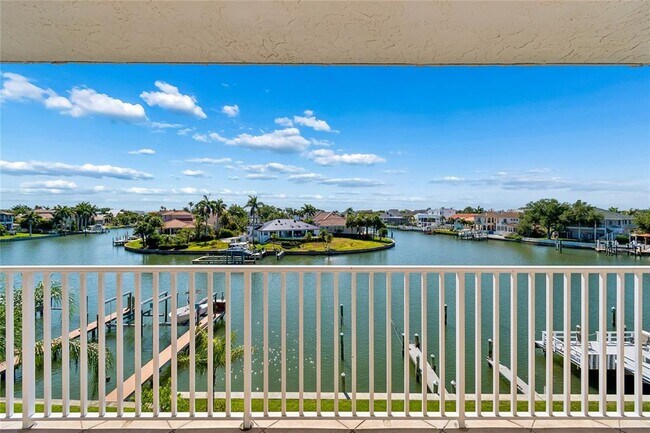 Building Photo - 719 Pinellas Bayway S