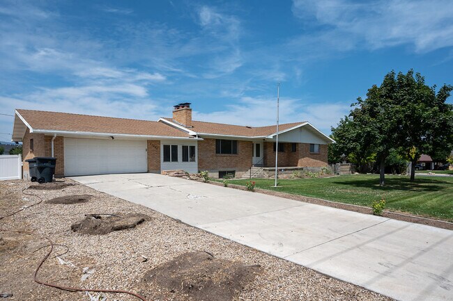 Building Photo - 11044 S Temple Dr