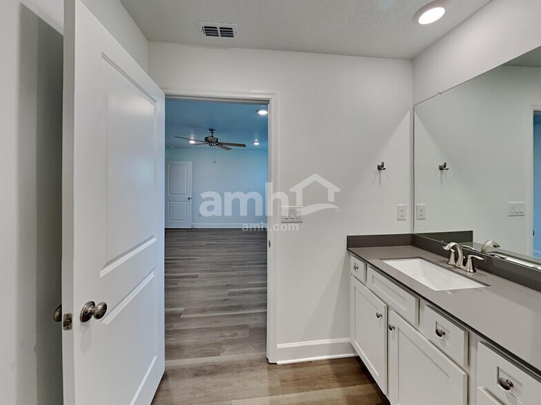 Building Photo - 37764 Dusty Saddle Ln