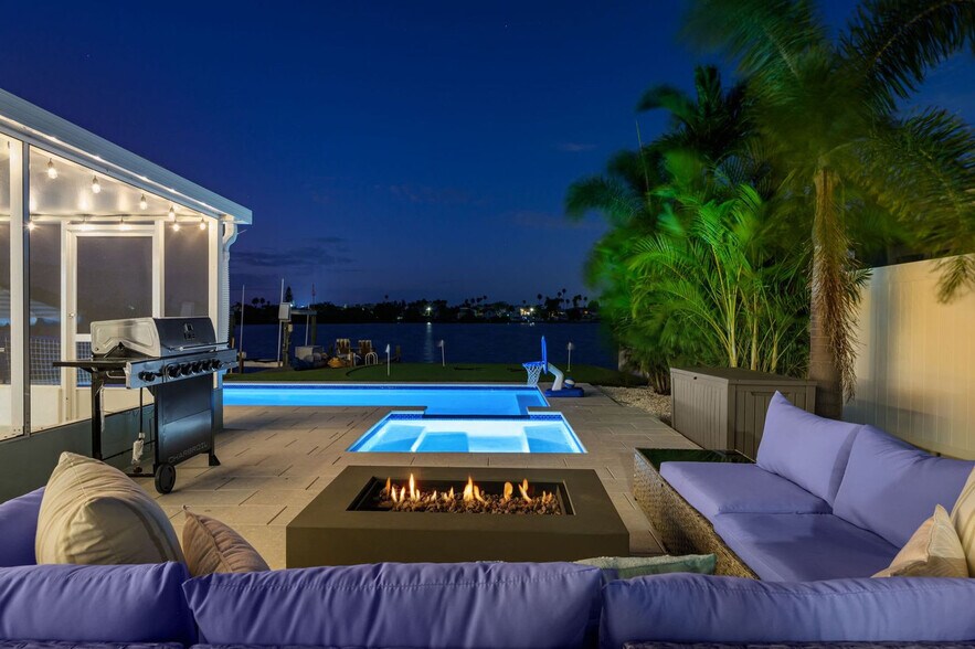 Building Photo - 350 La Hacienda Dr