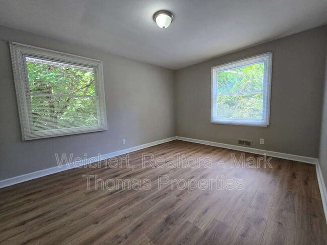 Building Photo - 1116 Delano St