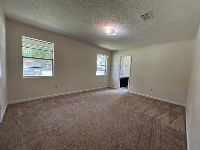 Building Photo - Home For Rent