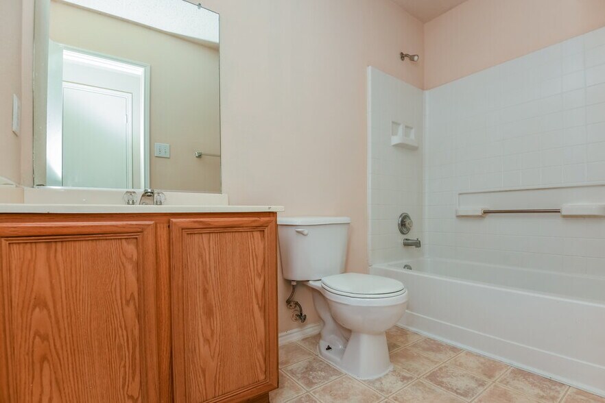 Building Photo - 4852 Waterford Dr