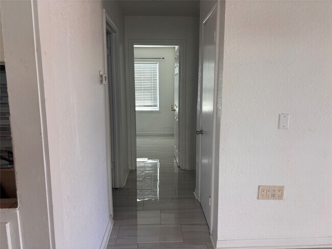 Building Photo - 1310 Harris Way