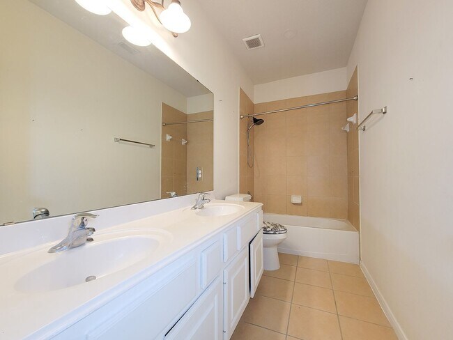 Building Photo - Fantastic looking 4 bedroom and 2 bathroom home in a great neighborhood nestled in the heart of S...