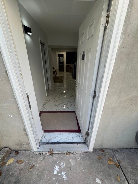 Building Photo - 17 9th Ave