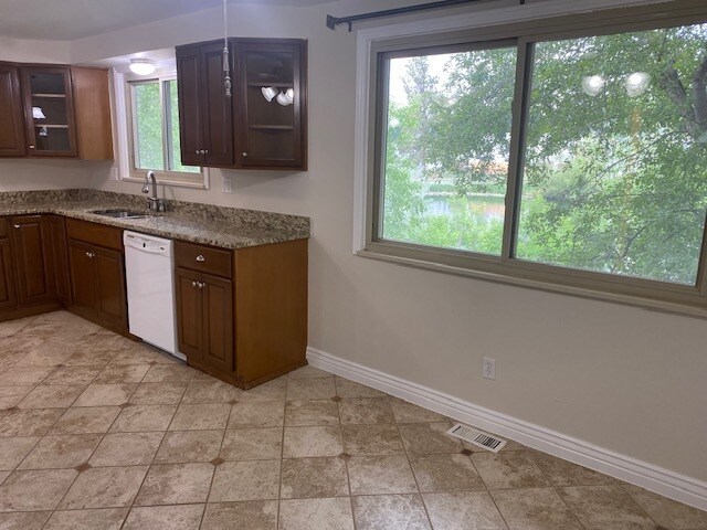 Kitchen & dinning area - 411 E Highline Cir