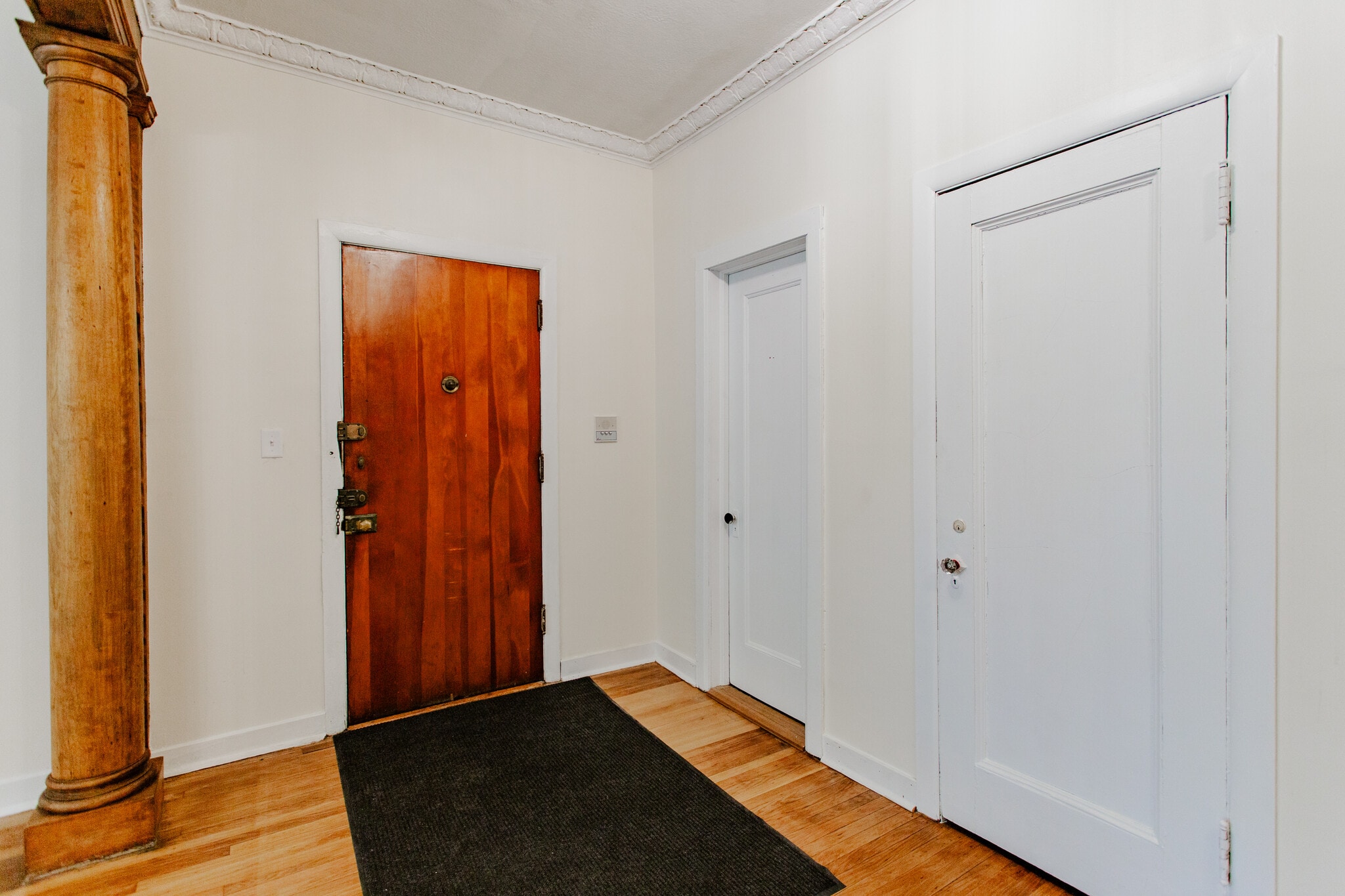 Foyer - 5131 S Blackstone Ave
