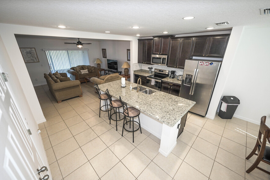 Kitchen - 370 Annabelle Way