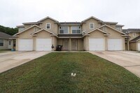 Building Photo - Converse 3 Bedroom Townhouse with Attached One-Car Garage and Large Fenced Backyard