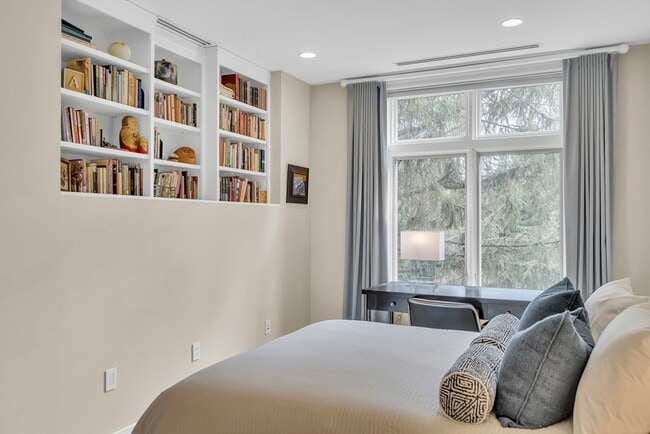 Building Photo - 120 Seaver St