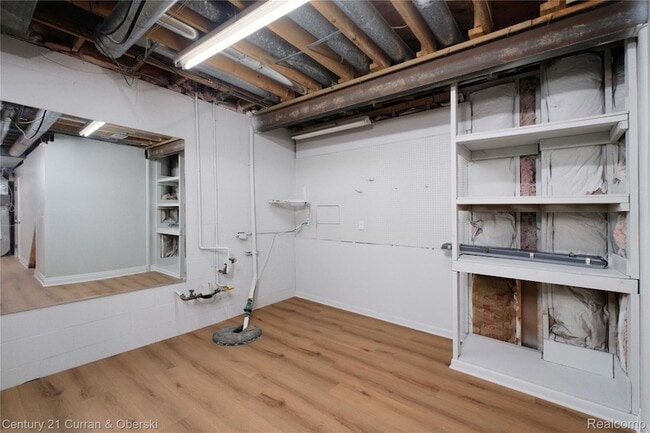 Building Photo - 1083 N Livernois Rd