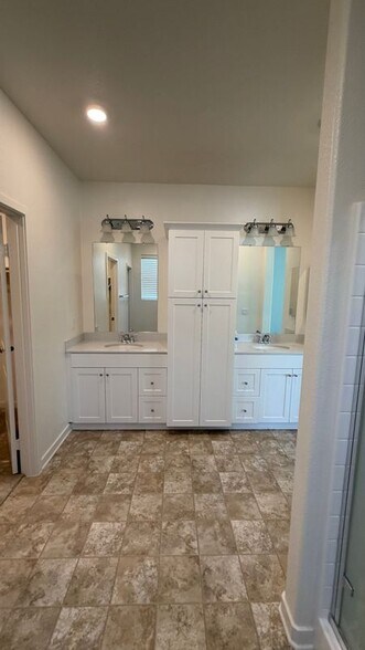 Building Photo - 3098 Acebo Dr