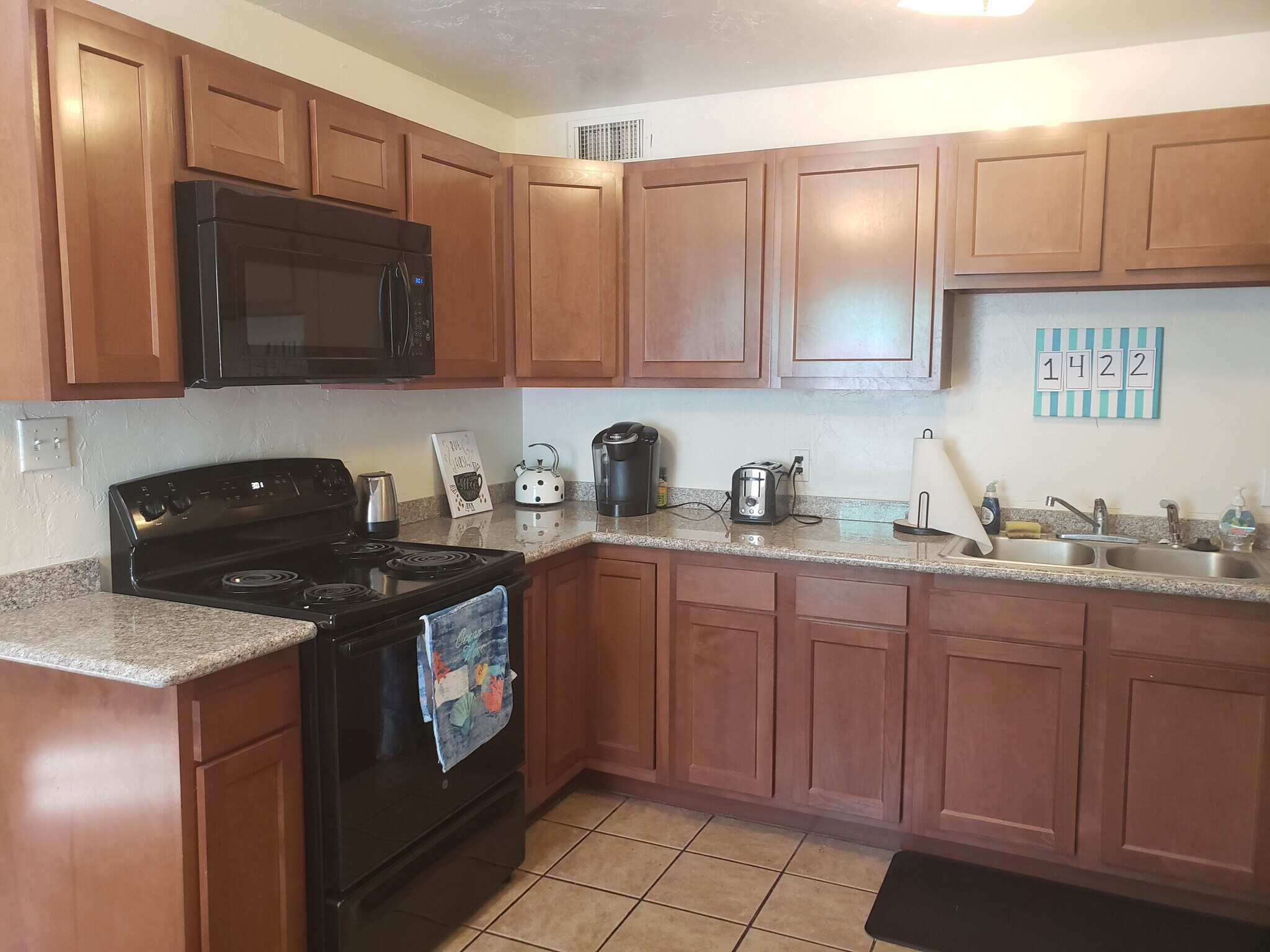 All Appliances Included - 1422 E Elm St