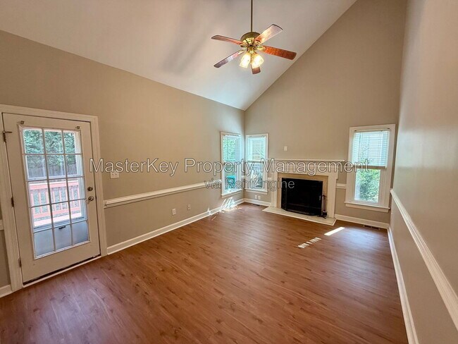 Building Photo - 701 Cricketfield Ln