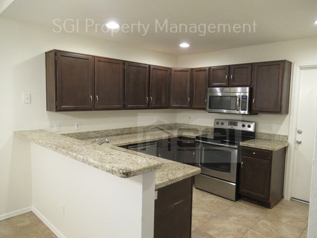 Building Photo - 8725 W Bluefield Ave