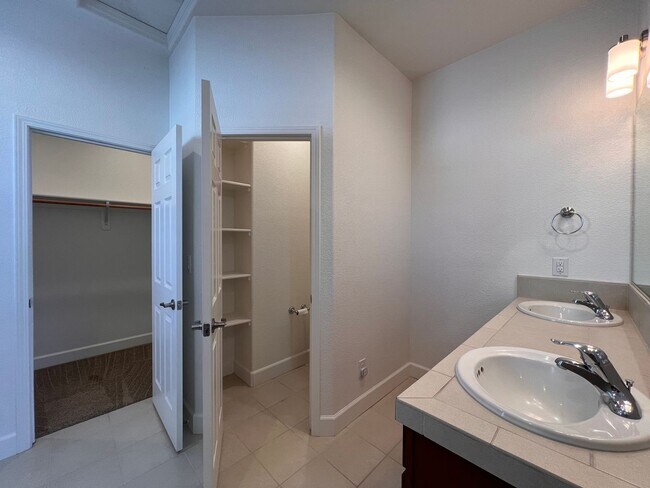 Building Photo - Spacious 3 bedroom home in Fernley