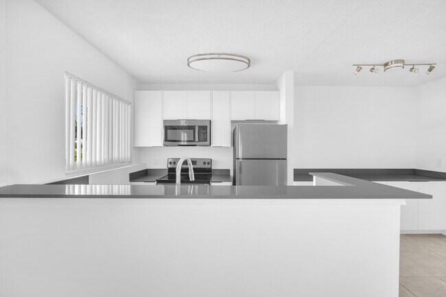 Building Photo - 450 W Camino Real
