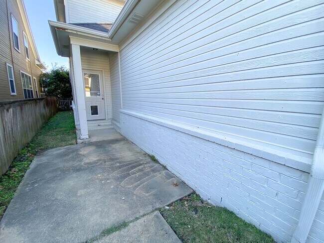 Building Photo - 3 bedroom 2.5 bathroom in Harbor Town Memphis