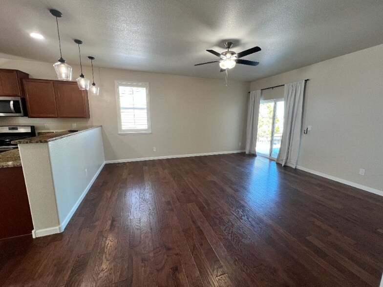 Building Photo - 5601 En Joie Pl