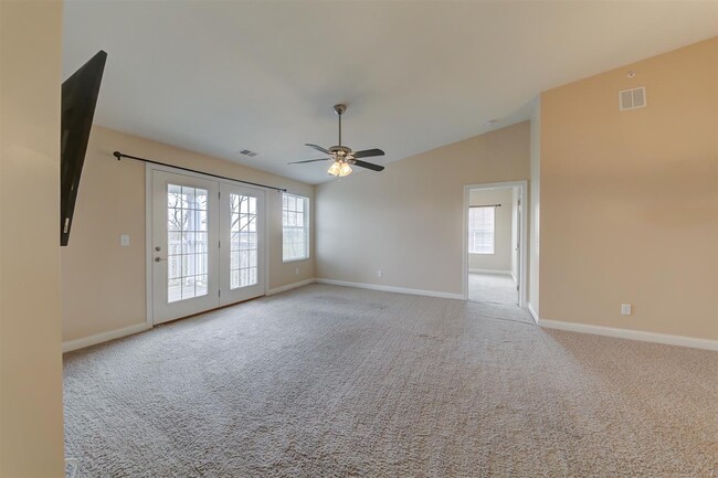 Building Photo - 613 Ivy Ridge Dr