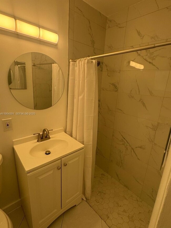 Building Photo - 15211 NE 10th Ave