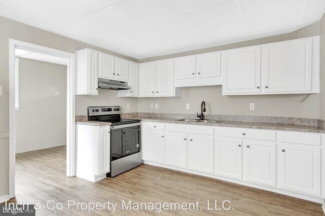 Building Photo - 4 br, 1 bath House - 461 Highland Street W...