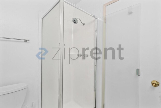 Building Photo - 2095 Olivera Rd