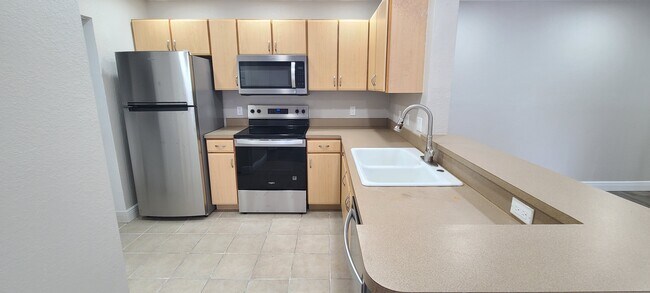 Building Photo - 940 Village Trail