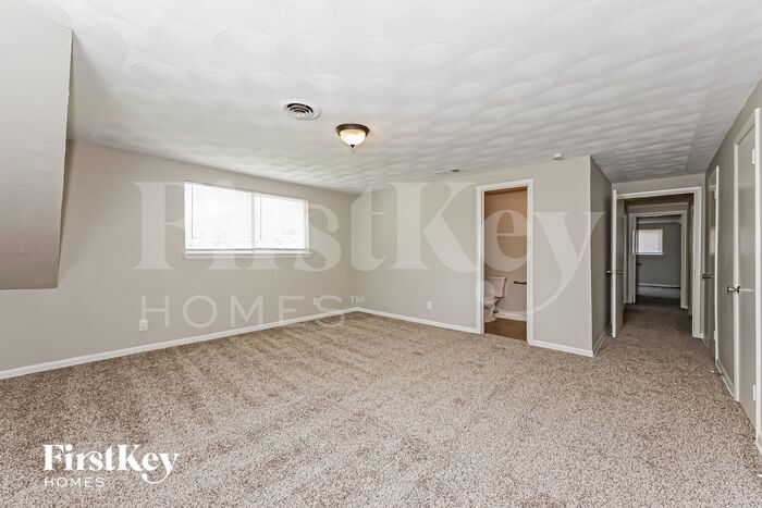 Building Photo - 902 Poinsettia Dr