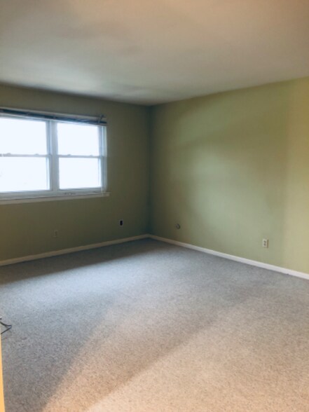 Building Photo - 2916 State Hill Rd