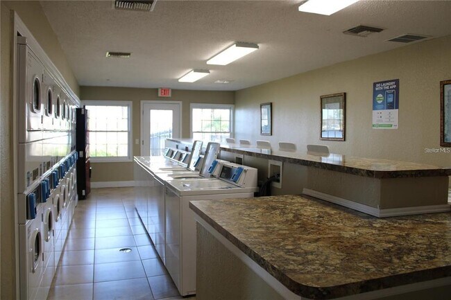 Building Photo - 13760 Orange Sunset Dr