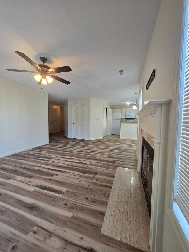 Building Photo - 1001 Brookhollow Dr