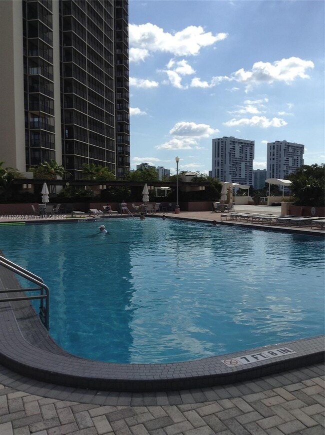 Building Photo - 20335 W Country Club Dr