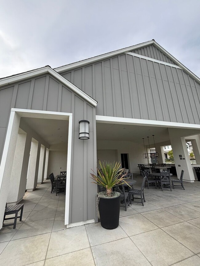 Building Photo - Gorgeous New Build in East Ventura