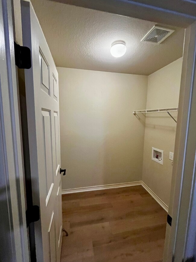 Building Photo - 1600 Knight Trail