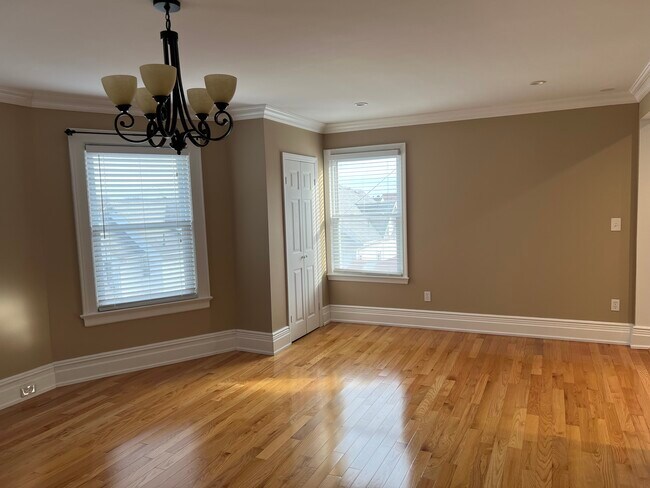 Large Living room - 112 Overlook St