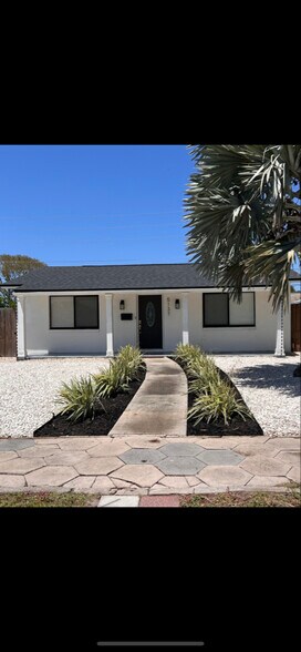 Primary Photo - 5137 Dartmouth Ave N