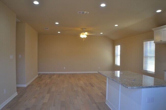 Building Photo - 3 bed 2 bath House for Lease in Sherman