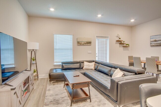 Building Photo - Gulf Breeze 3BR/2.5BA New Construction Townhome - Special: ½ Off Deposit for Active-Duty Military!