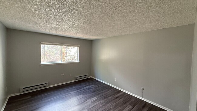 Building Photo - 2 Bedroom 2 Bathroom Condo in Red Fin!