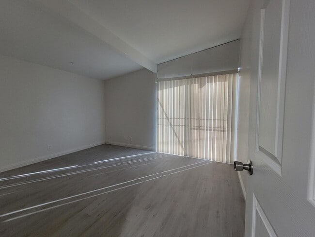 Building Photo - Renovated Single Family Home!  Large backy...