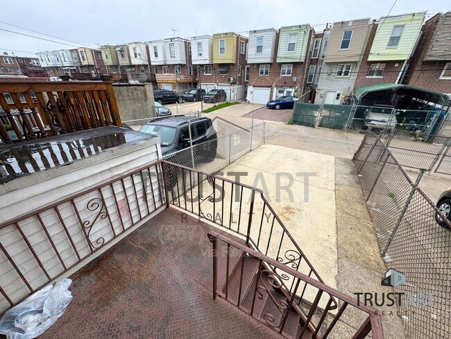 Building Photo - 5719 N Howard St